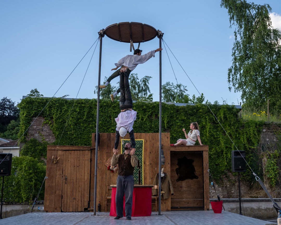 Cirque : Il était une fois, dans une forêt reculée, quatre acolytes